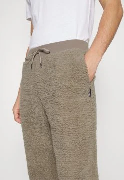 YOURTURN Pantalon de survêtement En Remise trouser Normale all 11 YOURTURN Pantalon de survêtement En Remise trouser Normale all -YOURTURN Soldes 008465be2dc64d219f8e00f4fa07ebe9