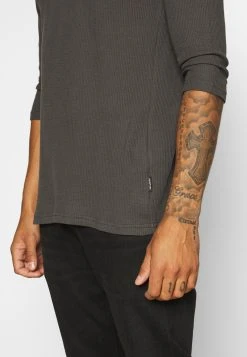 YOURTURN Prix d’Amis UNISEX - T-shirt à manches longues pullover Col rond all 12 YOURTURN Prix d’Amis UNISEX - T-shirt à manches longues pullover Col rond all -YOURTURN Soldes 1d50810c536945baaaee312a92594950