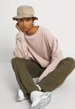 Prix Acceptable YOURTURN UNISEX - Sweatshirt pullover Col rond all -YOURTURN Soldes 4b7e9e0e1c9945008203426939a9d211