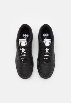 Prix Équitable YOURTURN BATMAN UNISEX - Baskets basses sneaker Rond all 12 Prix Équitable YOURTURN BATMAN UNISEX - Baskets basses sneaker Rond all -YOURTURN Soldes 75eec86ef1c14902a6fe4d48ef5485d8