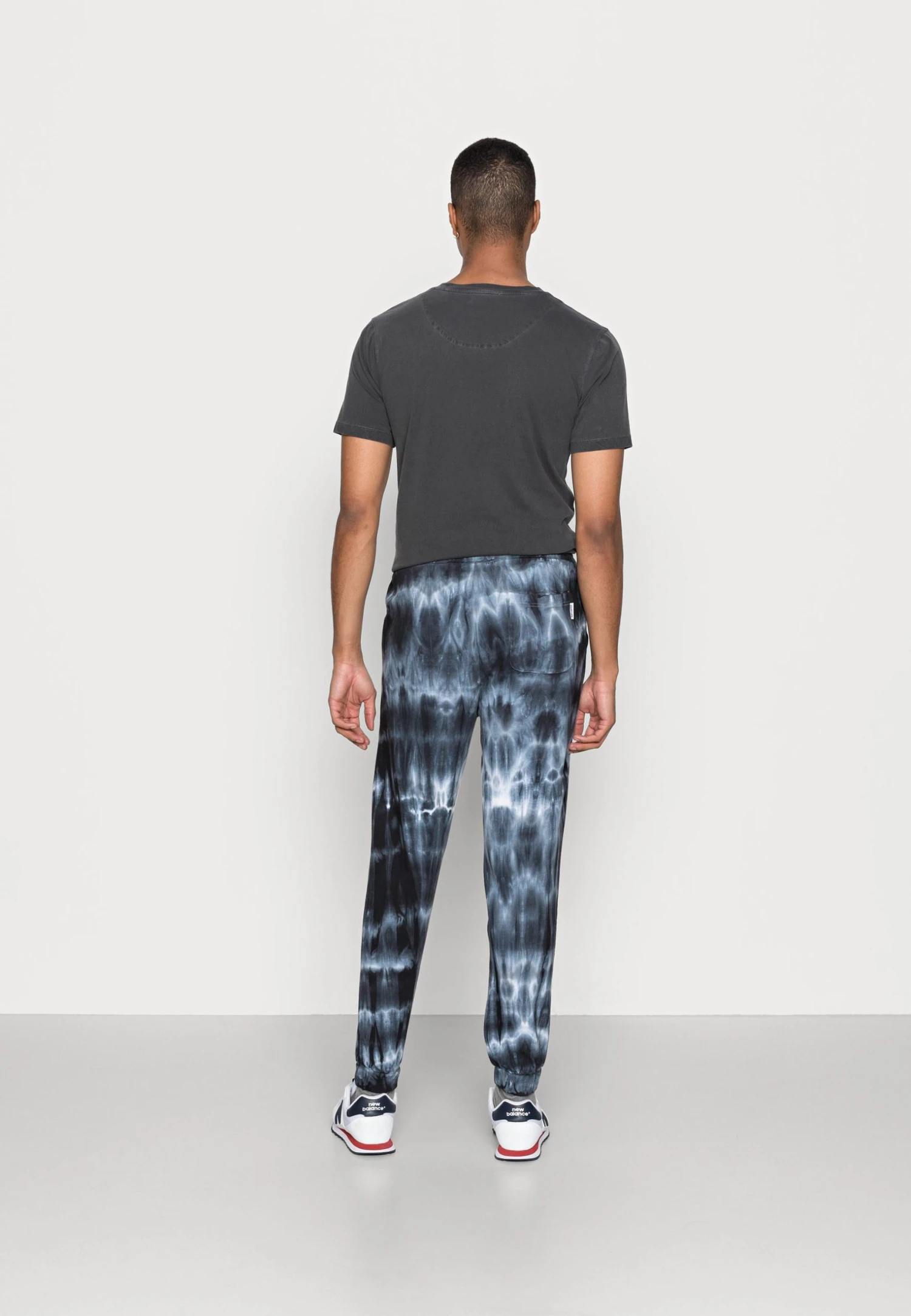 Meilleure qualité YOURTURN MONOCHROME TIE DYE JOGGER UNISEX - Pantalon de survêtement trouser Haute all 5 Meilleure qualité YOURTURN MONOCHROME TIE DYE JOGGER UNISEX - Pantalon de survêtement trouser Haute all – Image 3