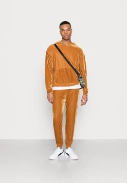 YOURTURN Réduction FESTIVE HOODIE UNISEX - Sweat à capuche pullover Capuche all -YOURTURN Soldes 866fdc5a47284cdbb4c86ab4aa9c6b6c