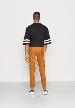 Prix Abordable YOURTURN FESTIVE JOGGER - Pantalon de survêtement trouser Haute all -YOURTURN Soldes af26f406eeba40fba4880c6d426b3cf9