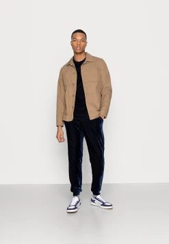 Soldes En Ligne YOURTURN VELVET UNISEX - T-shirt basique t shirt Col rond all 9 Soldes En Ligne YOURTURN VELVET UNISEX - T-shirt basique t shirt Col rond all -YOURTURN Soldes d5779e2ed7664ec298941e5da4156ca9